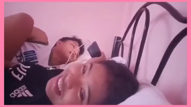 pinasok ni bf habang nagseselpon